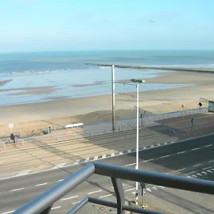  Appartement 'de Strandwandeling' With Frontal Sea View Near